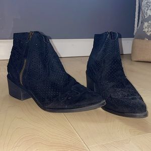 Qupid Black Western Booties